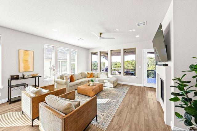 306 Navarro, Boerne, TX 78006