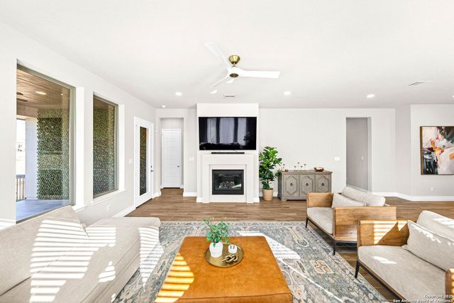 306 Navarro, Boerne, TX 78006