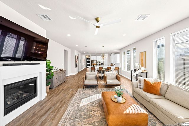 306 Navarro, Boerne, TX 78006