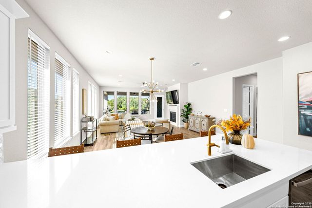 306 Navarro, Boerne, TX 78006