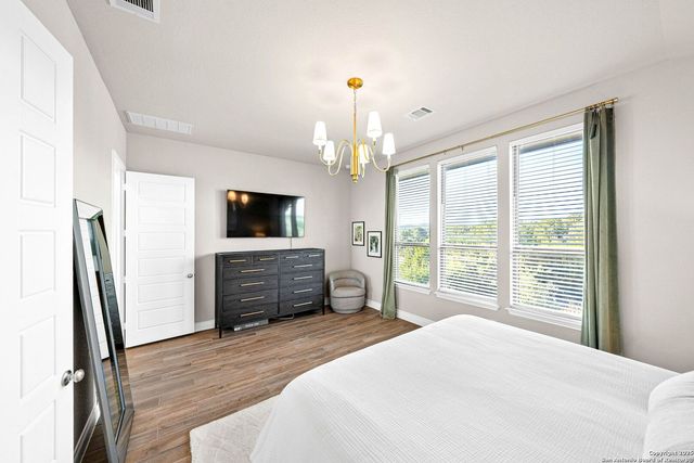 306 Navarro, Boerne, TX 78006