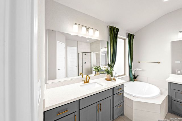 306 Navarro, Boerne, TX 78006