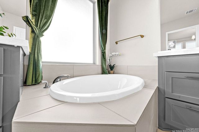 306 Navarro, Boerne, TX 78006