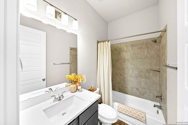 306 Navarro, Boerne, TX 78006