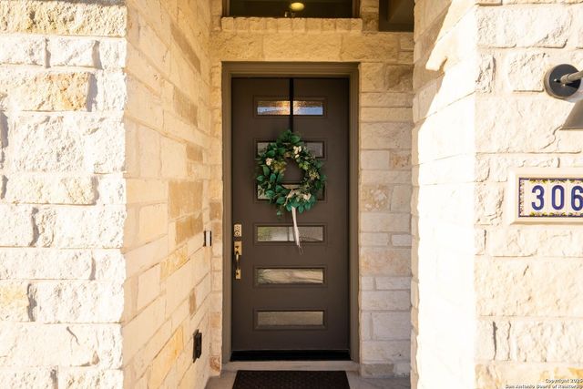 306 Navarro, Boerne, TX 78006