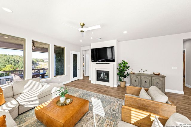 306 Navarro, Boerne, TX 78006