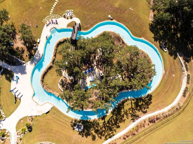 306 Navarro, Boerne, TX 78006