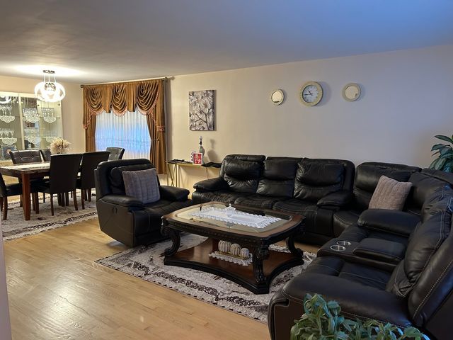 9362 Clancy Drive, Des Plaines, IL 60016