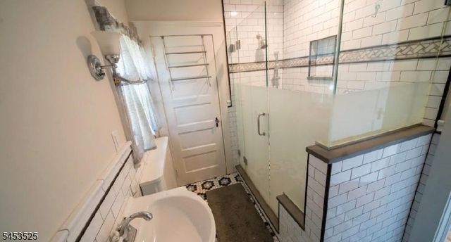288 Paterson Ave, Little Falls Twp., NJ 07424