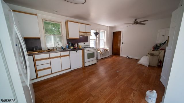 288 Paterson Ave, Little Falls Twp., NJ 07424