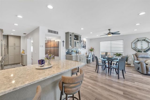 5400 GULF DRIVE 32, Holmes Beach, FL 34217