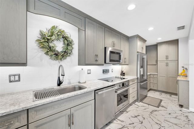 5400 GULF DRIVE 32, Holmes Beach, FL 34217