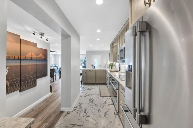 5400 GULF DRIVE 32, Holmes Beach, FL 34217