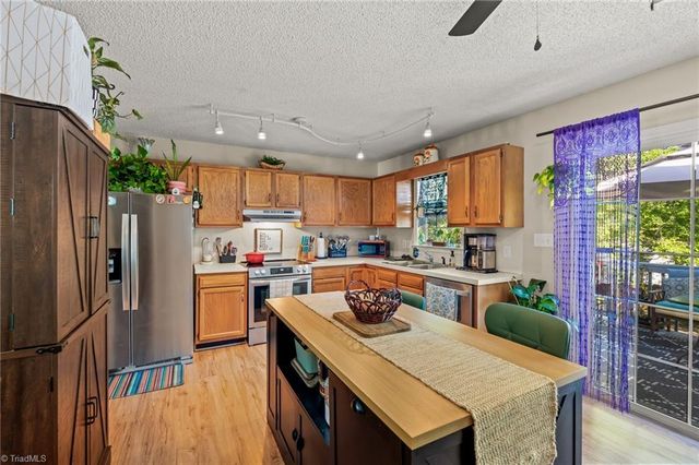 5 Hamilton Court, Thomasville, NC 27360