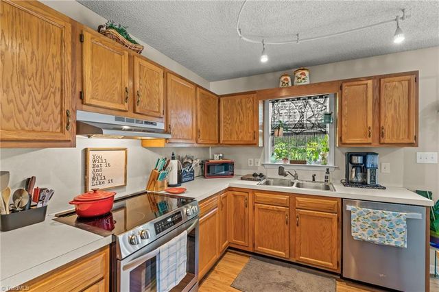 5 Hamilton Court, Thomasville, NC 27360