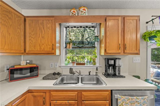 5 Hamilton Court, Thomasville, NC 27360