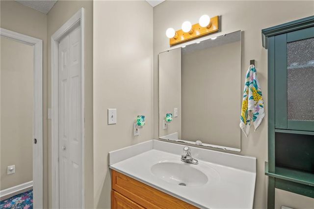 5 Hamilton Court, Thomasville, NC 27360