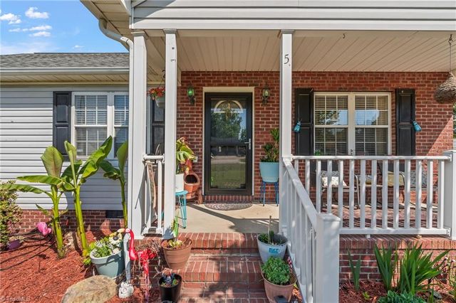 5 Hamilton Court, Thomasville, NC 27360