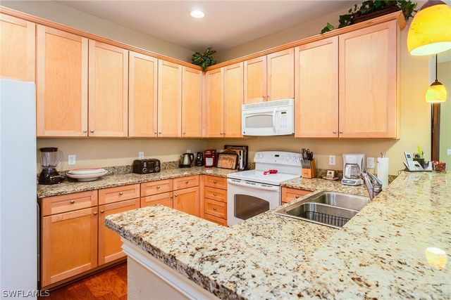 9088 Chula Vista ST 108-3, Naples, FL 34113