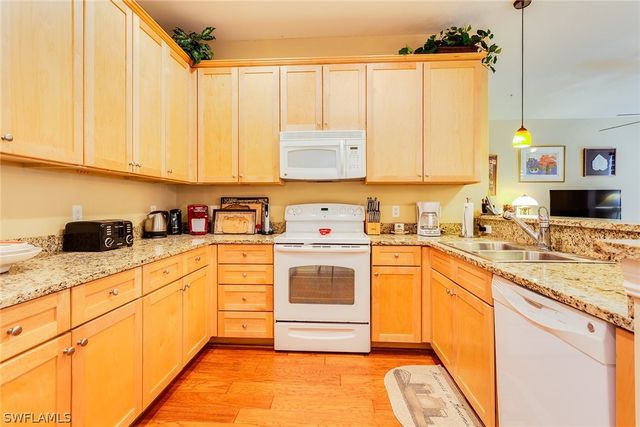 9088 Chula Vista ST 108-3, Naples, FL 34113