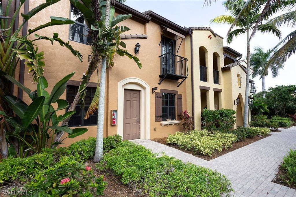 9088 Chula Vista ST 108-3, Naples, FL 34113