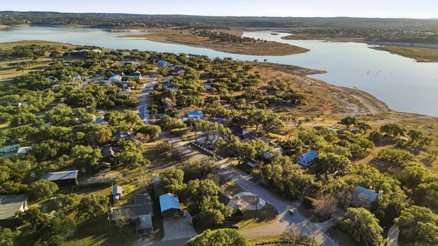 2325 Lakeshore Dr, Canyon Lake, TX 78133