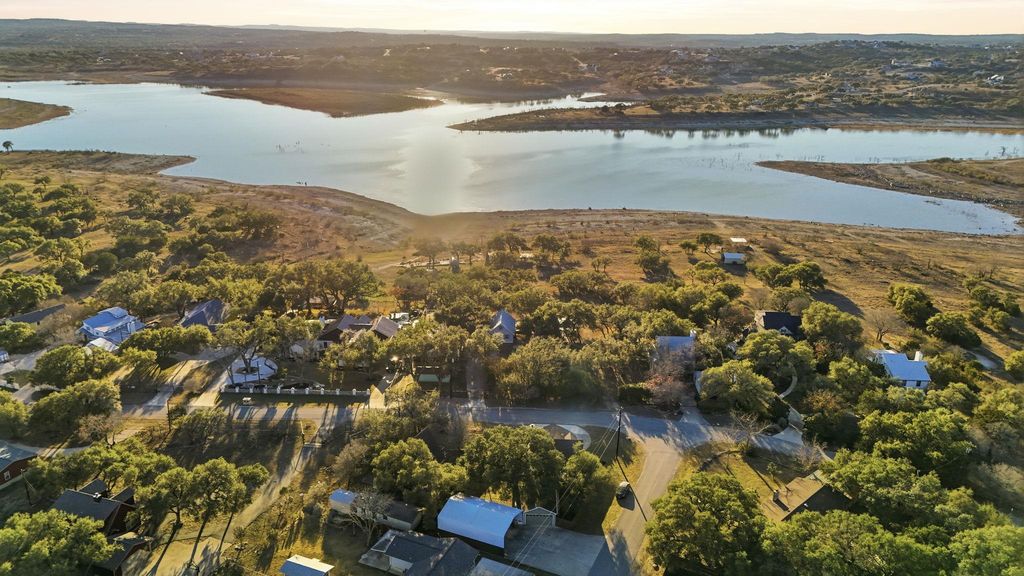 2325 Lakeshore Dr, Canyon Lake, TX 78133