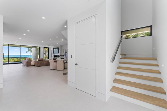 75 N Beach Road, Jupiter Island, FL 33455