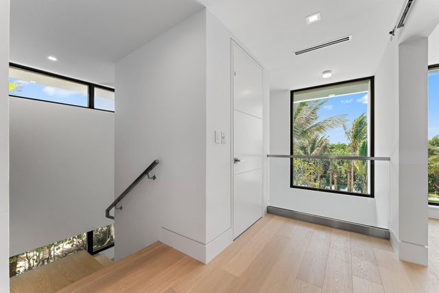 75 N Beach Road, Jupiter Island, FL 33455