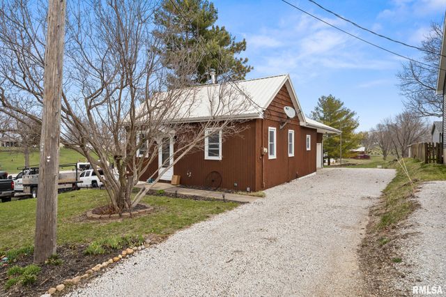 706 N STATE Street, Roanoke, IL 61561