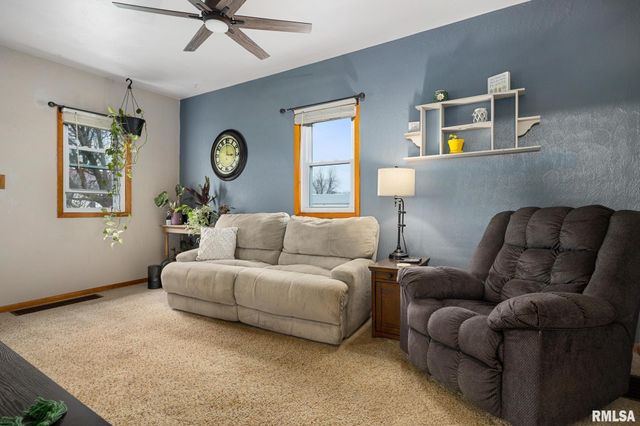 706 N STATE Street, Roanoke, IL 61561