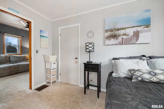 706 N STATE Street, Roanoke, IL 61561