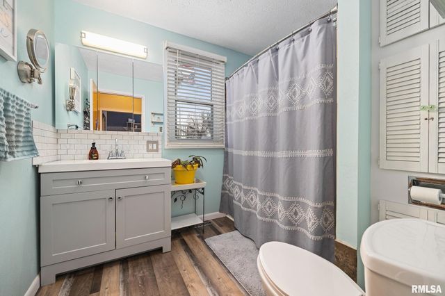 706 N STATE Street, Roanoke, IL 61561