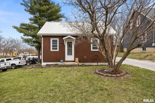 706 N STATE Street, Roanoke, IL 61561