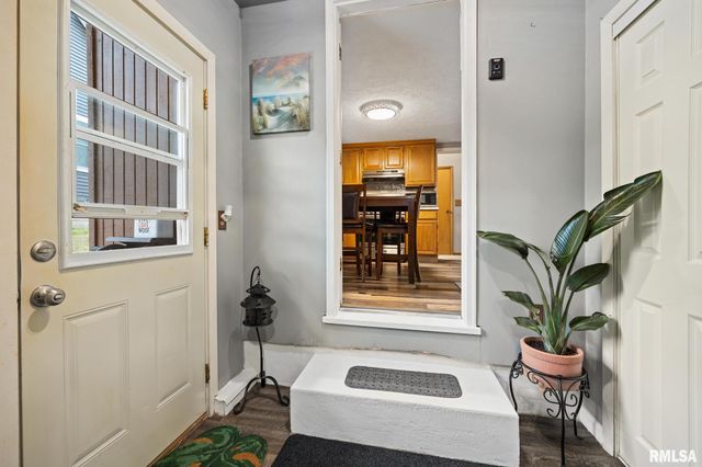 706 N STATE Street, Roanoke, IL 61561