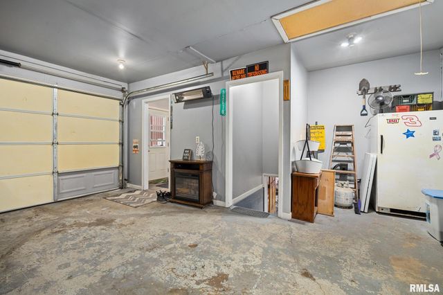 706 N STATE Street, Roanoke, IL 61561