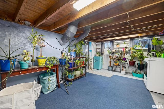 706 N STATE Street, Roanoke, IL 61561