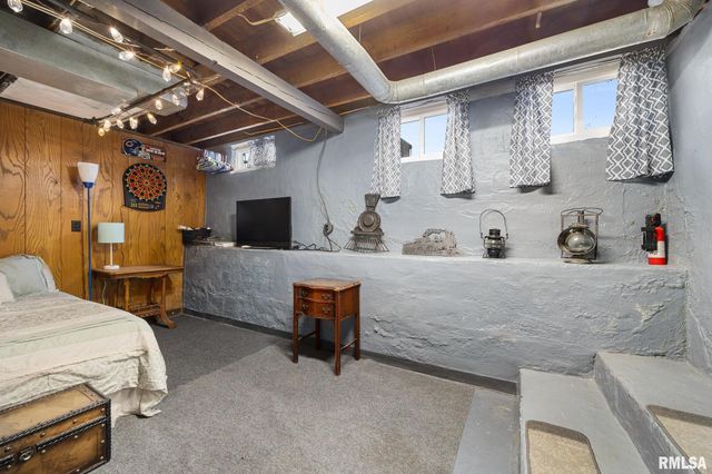 706 N STATE Street, Roanoke, IL 61561