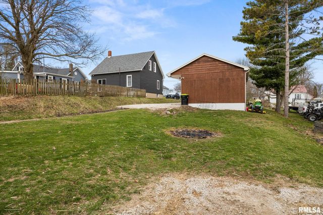 706 N STATE Street, Roanoke, IL 61561