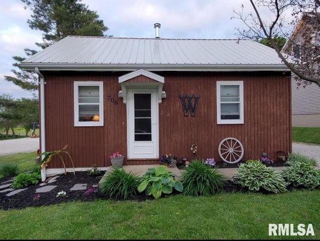 706 N STATE Street, Roanoke, IL 61561