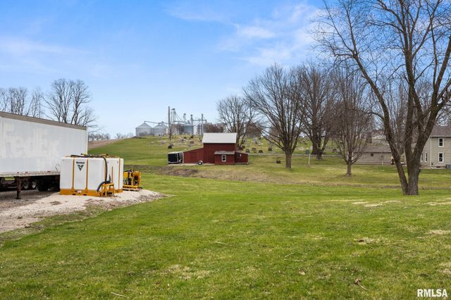 706 N STATE Street, Roanoke, IL 61561