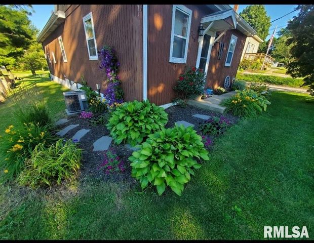 706 N STATE Street, Roanoke, IL 61561
