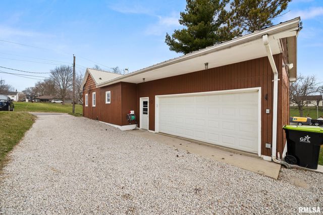 706 N STATE Street, Roanoke, IL 61561