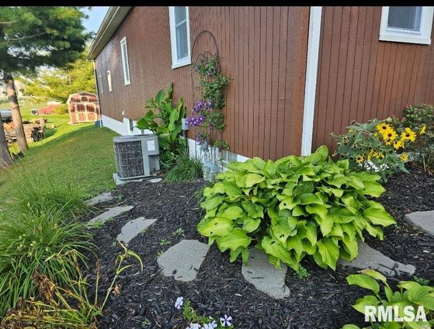 706 N STATE Street, Roanoke, IL 61561