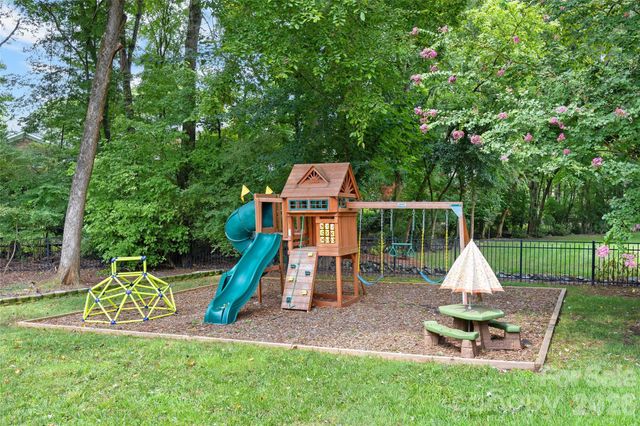 9516 Deer Spring Lane, Charlotte, NC 28210