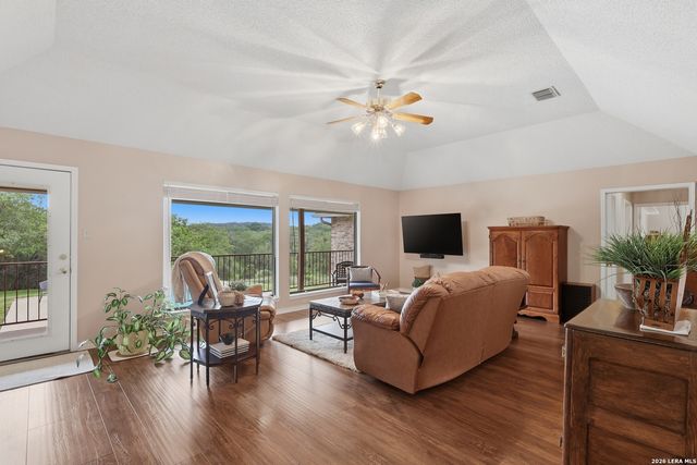 10445 Montanio Dr, New Braunfels, TX 78132