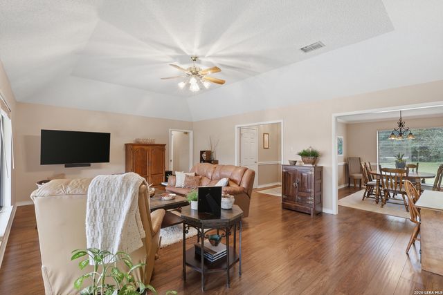 10445 Montanio Dr, New Braunfels, TX 78132