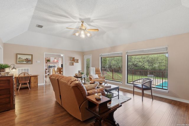 10445 Montanio Dr, New Braunfels, TX 78132