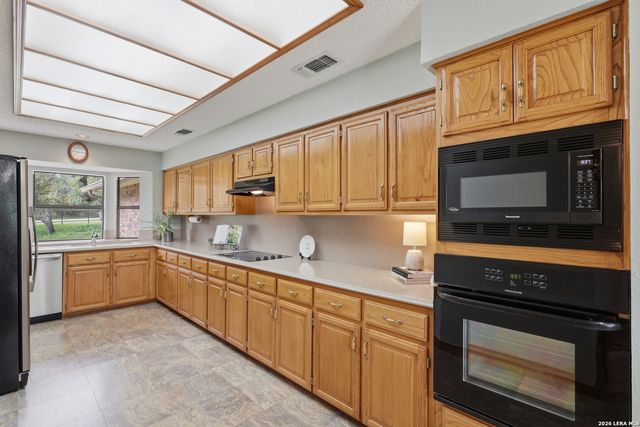 10445 Montanio Dr, New Braunfels, TX 78132