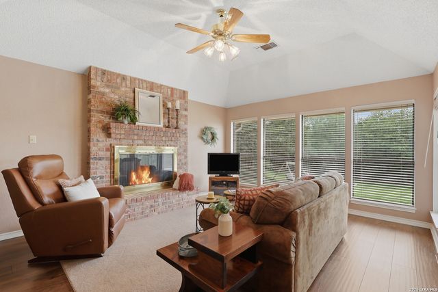 10445 Montanio Dr, New Braunfels, TX 78132